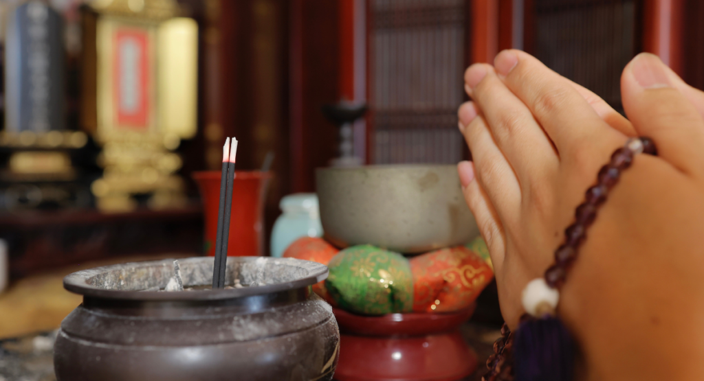 仏壇の中身(位牌・遺影・仏具)の処分方法